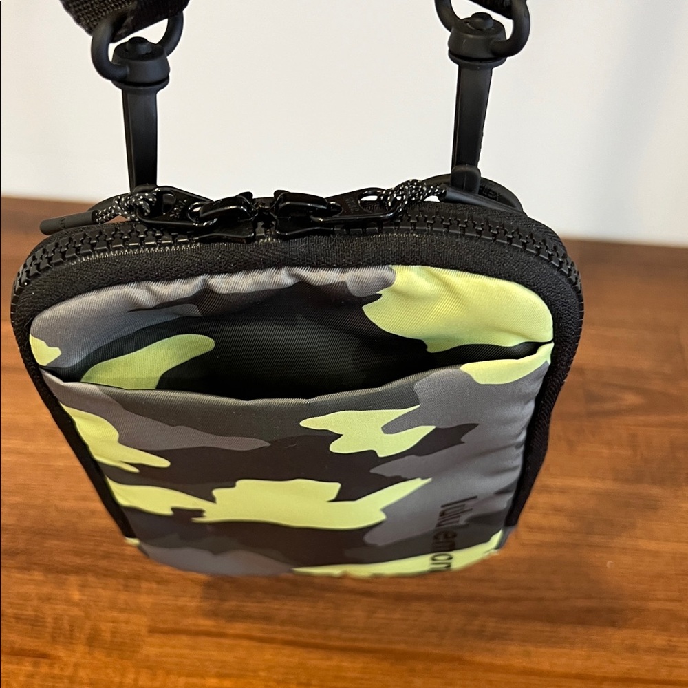 Lululemon Easy Access Camouflage Belt/Crossbody Bag mint and black - Picture 6 of 12